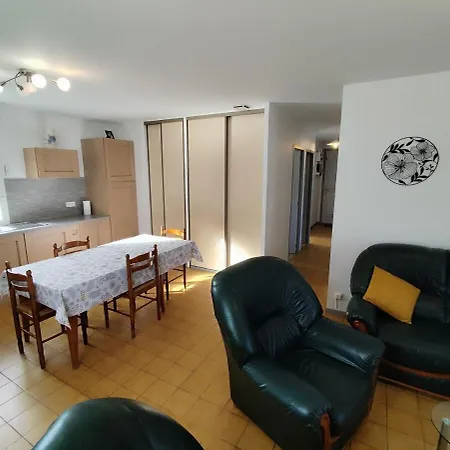 La Maison Des Rosiers *