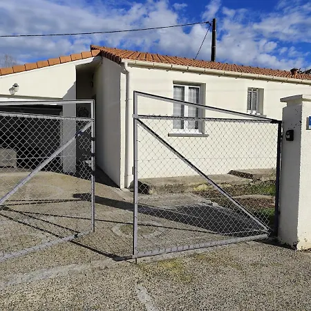 La Maison Des Rosiers Casa de Férias