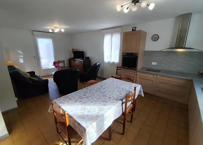 La Maison Des Rosiers