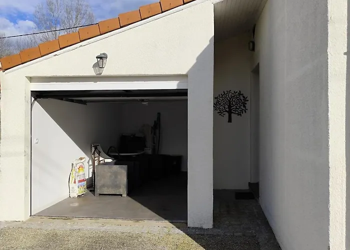 La Maison Des Rosiers * 루르드