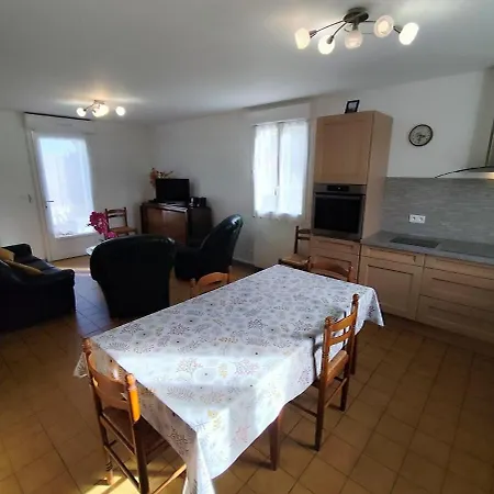 La Maison Des Rosiers