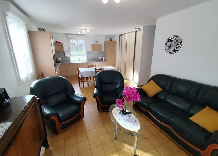 La Maison Des Rosiers