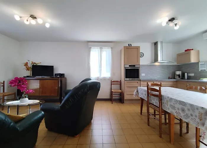 La Maison Des Rosiers